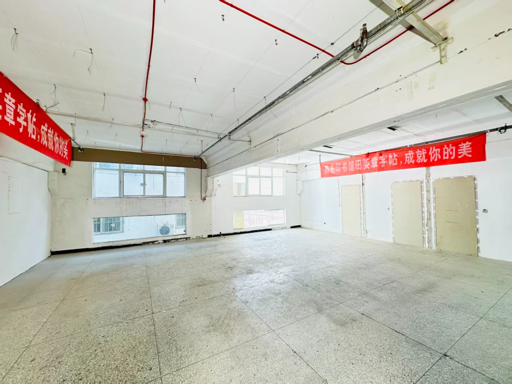 北易路重点吸引人工智能应用、数字经济、电商直播、智能制造服务、软件开发、科技创新企业及创业团队入驻